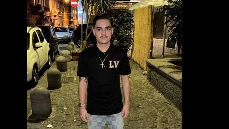 Diciottenne ucciso a Napoli: Arcangelo Correra muore per un colpo di pistola alla fronte. Ipotesi assurdo gioco finito male. Fermato un cugino 19enne