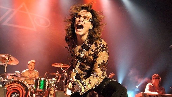Steve Vai a Bari: al Petruzzelli l'unica tappa nel sud Italia del grande chitarrista 