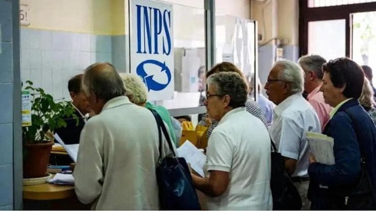 Pensione anticipata a 64 anni, con il ricalcolo l’assegno perde il 10%. Le simulazioni
