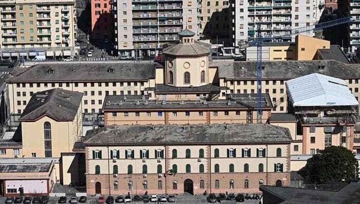 Telecamere rotte, mancata vigilanza e il 21enne Amir s’è ucciso in cella. La pm: “Agenti a giudizio”