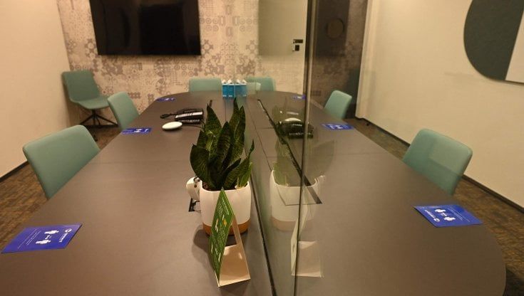 Singapore, "bolla" all'aeroporto e meeting via interfono : "Ecco il primo hotel-centro congressi a prova di Covid"