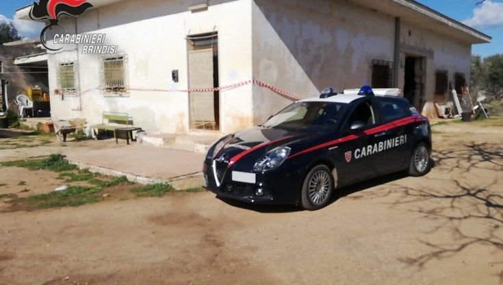 Giallo di Carovigno, marito e moglie uccisi a fucilate: l'ipotesi di uno squilibrato. "Erano poveri, colletta per il funerale"