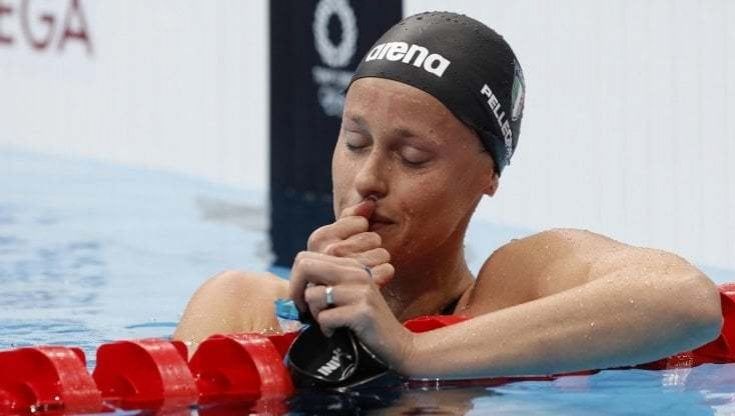 Federica Pellegrini vince l'ultima gara della carriera tra gli applausi. "Ho trattenuto le lacrime, è stato bello"