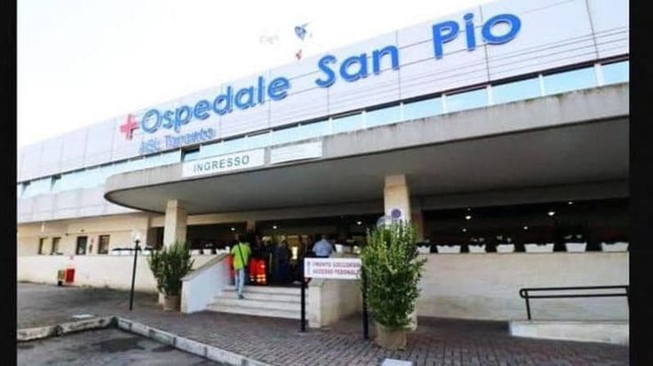 Dimissioni in massa dei medici, in Puglia ospedale-fantasma: “Visite annullate, pazienti a rischio”