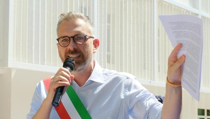 Lepore e i consensi in calo: il Pd lo difende e rilancia