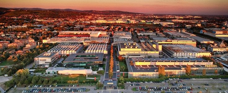 La Ferrari scrive ai dipendenti e va avanti: la fabbrica non si ferma. "Ce la faremo"