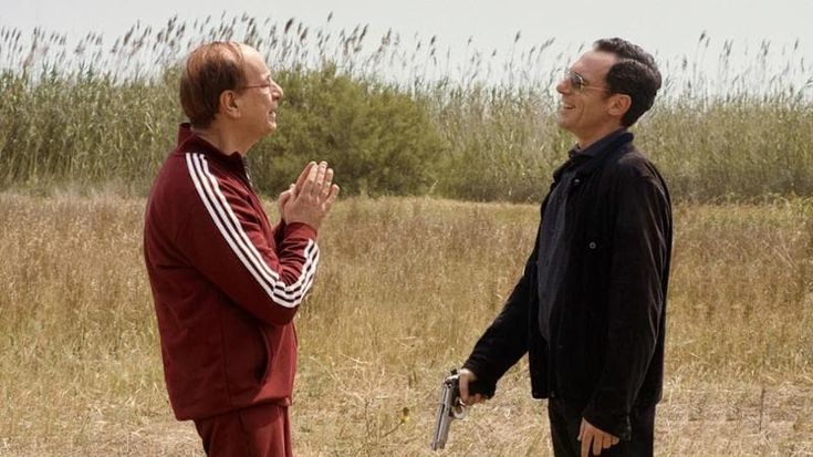 Toni Servillo e Elio Germano in ‘Iddu’: “La storia ridicola e grottesca dei pizzini di Messina Denaro”