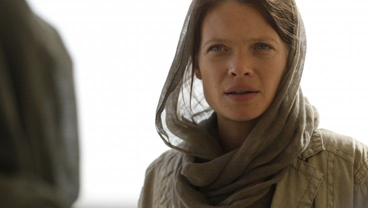 Mélanie Thierry nella terra di nessuno delle combattenti curde: "Bello dar loro voce"
