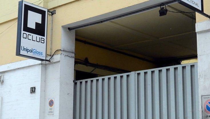 Violenza sessuale nei bagni di una discoteca a Milano, la denuncia di una 31enne: "Immobilizzata e stuprata da uno sconosciuto"