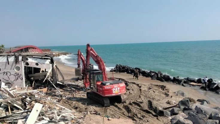 Ostia, via 4mila cabine dagli stabilimenti balneari: chi non le rimuove perde la concessione