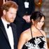 Le esuberanze di Meghan e i silenzi di Kate: la Corte divisa tra le due duchesse 