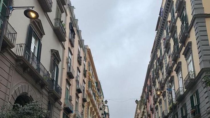 Via Duomo, il calvario delle luci nuove ma spente: “Finalmente le abbiamo accese dopo 18 mesi”
