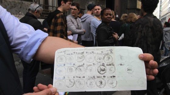 Elezioni, a Milano va in tilt l'Anagrafe: per ore stop a certificati elettorali e carte di identità