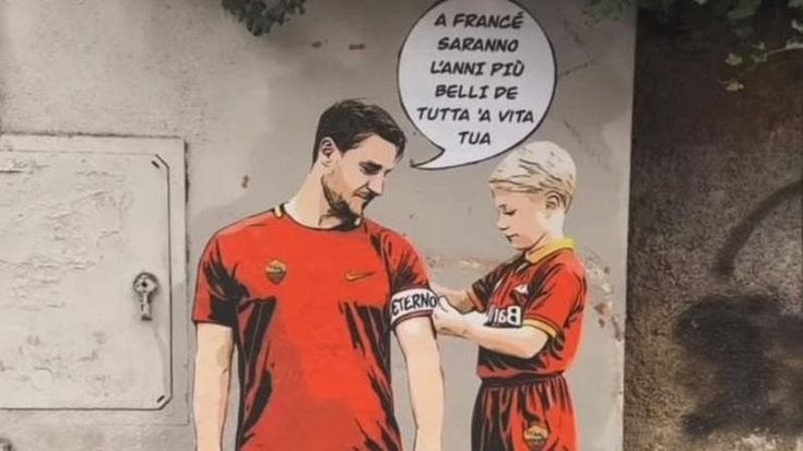 Totti, nuovo murale a San Giovanni: il capitano bambino incontra il calciatore adulto