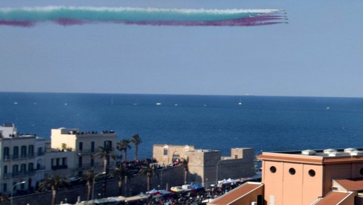 Festa di San Nicola, oggi è il giorno delle Frecce tricolori: cosa c'è da sapere