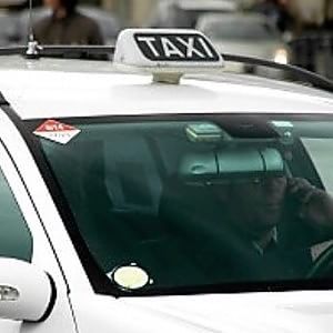 Il piano di Bettarini: "Pronti ad aumentare le licenze dei taxi"