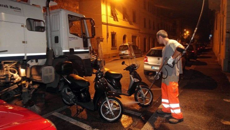 Firenze, rinviato di un mese l'obbligo di spostare l'auto per la pulizia delle strade 