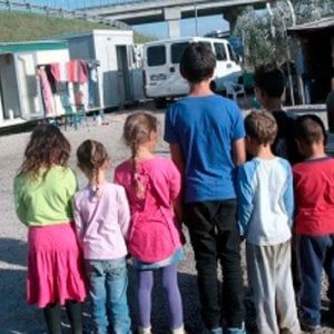 "Io, fuggito da un campo rom ho iniziato a vivere a otto anni: rinascere si può"