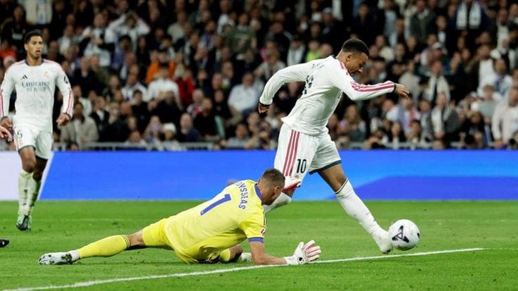 Mbappé, il gol è irreale: danza, dribbling di suola e il Bernabeu impazzisce (video)
