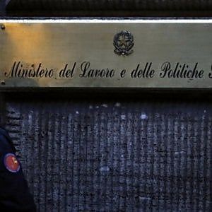 Assegno di ricollocazione per 25 mila disoccupati. C'è l'accordo al ministero