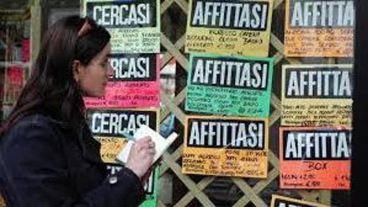Sale l’inflazione, l’effetto sugli affitti: rincari medi da 300 euro. Come funzionano i contratti