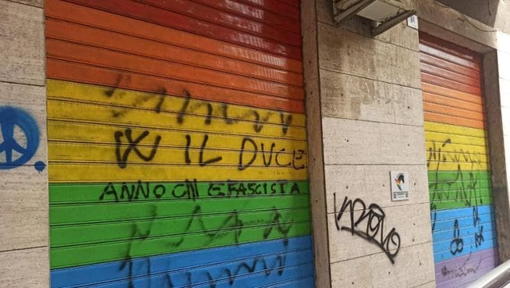 Scritte fasciste contro l’Arcigay di Catania. L’associazione: “Nessuna solidarietà dal sindaco”