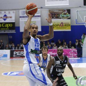 Basket, Bologna crolla in Sicilia. Capo d'Orlando non è più ultima