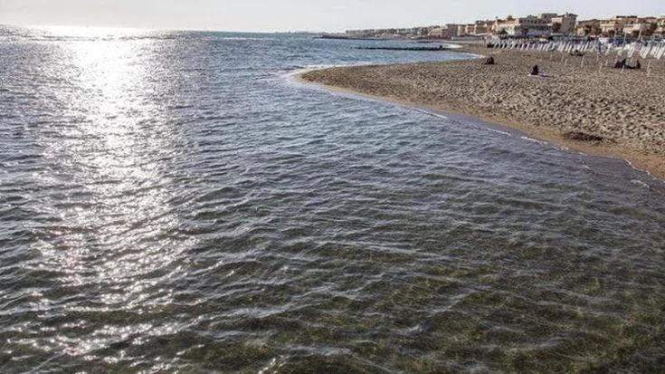 Ostia smeralda, Gualtieri: “Qualità dell’acqua eccellente, un risultato per i cittadini e i turisti”