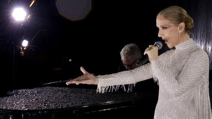 Céline Dion regina dei Giochi, la sua voce incanta alla cerimonia di apertura delle Olimpiadi
