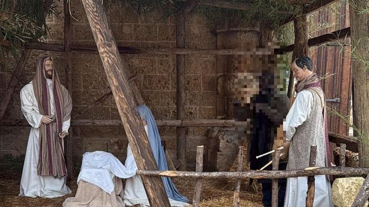 Salento, si rifugia nel presepe mimetizzandosi tra le statue giganti: era latitante, arrestato