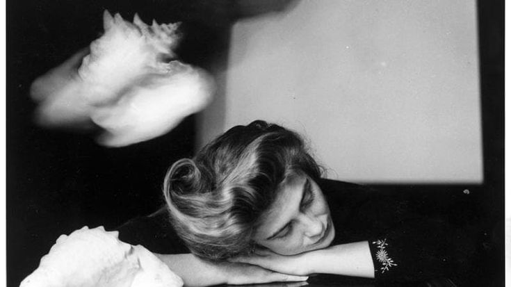 Gagosian Gallery, Francesca Woodman: bianco e nero surrealista sulla soglia dell’ombra