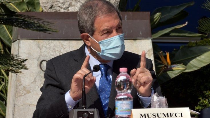 Recovery e rielezione: quelle avances di Musumeci a Salvini