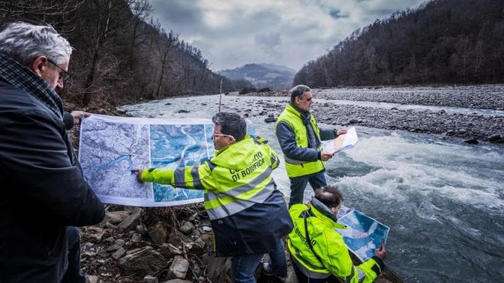 La diga sul fiume Enza non argina le polemiche