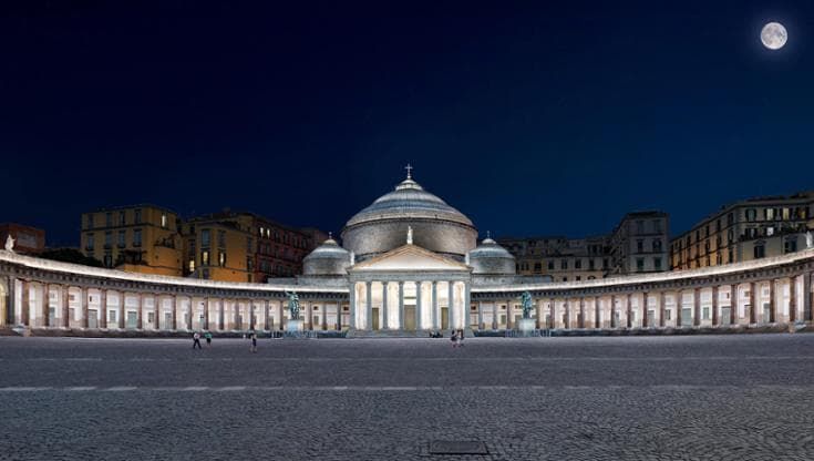 Napoli, luci a led e pulizia del colonnato: “Così rinasce piazza Plebiscito”