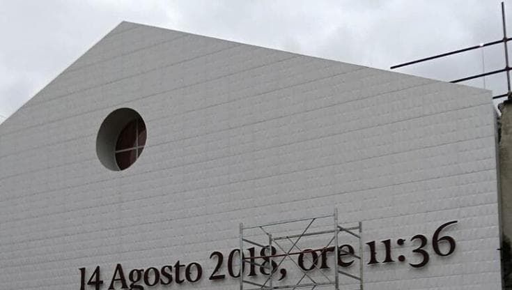 Il comitato vittime del Morandi: “L’ingresso al memoriale è indicato su un foglio A4 sbiadito”