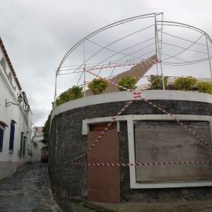 Ischia, cede balaustra di un hotel: giovane precipita durante una festa, è grave 