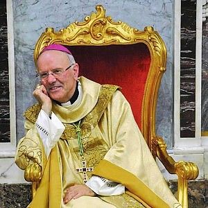 Monsignor Nunzio Galantino: "Basta sacramenti ai boss, i sacerdoti non possono pi&ugrave; fingere di non sapere"
