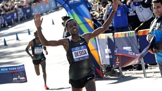 Maratona New York, Desisa vince allo sprint. Tra le donne dominio Keitany