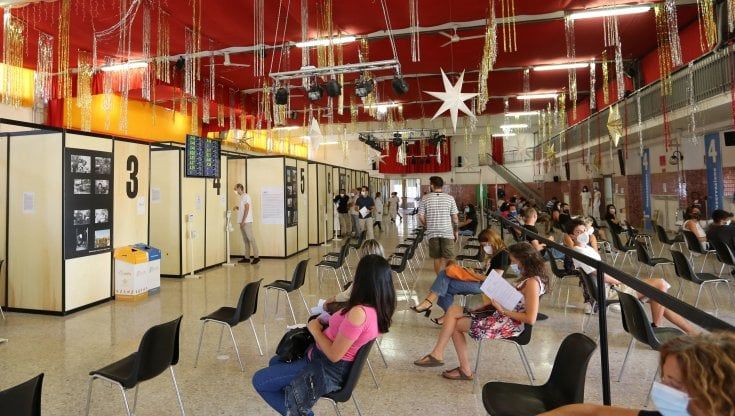 Vaccino Covid, l'immunologa Viola: "La terza dose solo per alcune categorie di pazienti"