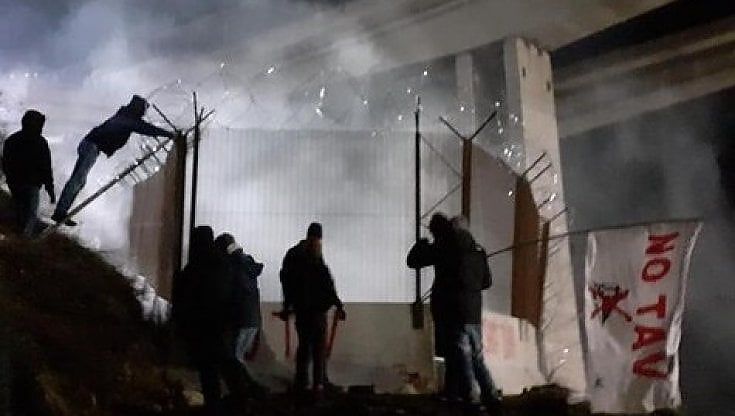 Assalti alla Tav, gli antagonisti di Askatasuna prendevano il reddito di cittadinanza: il giudice lo sospende