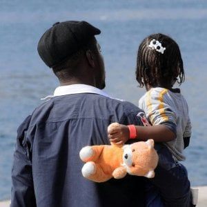 Augusta, attesa una nave con 280 migranti: c'è anche un 14enne con la leucemia