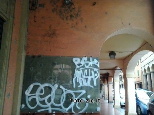 Quando il writer chiede scusa<br />"Abbiamo imbrattato la lapide di Lorusso"