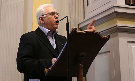 Don Farinella parla di politica onesta in chiesa e dalla sacrestia sparisce il pc 
