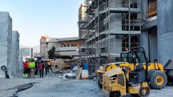 Incidente sul lavoro nel cantiere Esselunga di San Benigno, quattro indagati