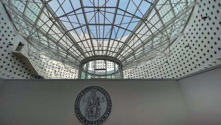 Scampia, ecco la nuova università e intorno già aprono negozi