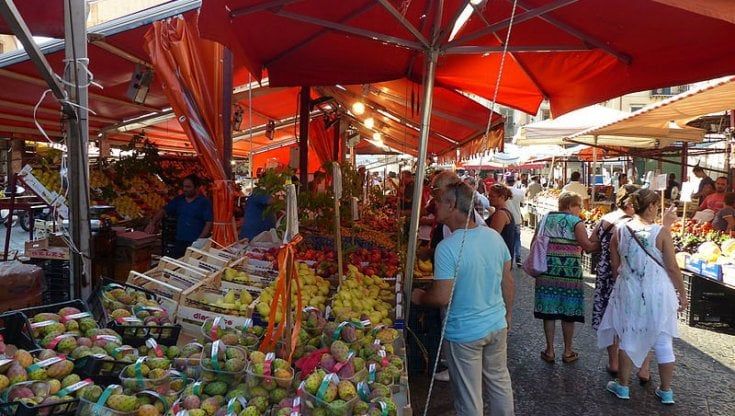 Ecco le attrazioni italiane che deludono i turisti: nella lista nera il Mercato Ballarò di Palermo