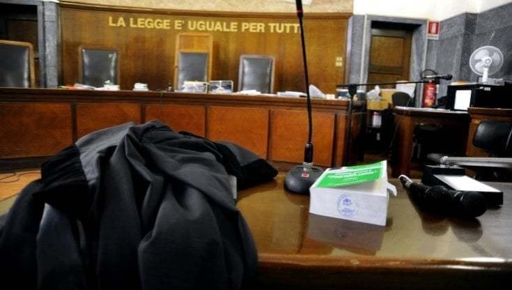 Divorzio tra due donne, il giudice cancella l'assegno di mantenimento. Ma ora decide la Cassazione