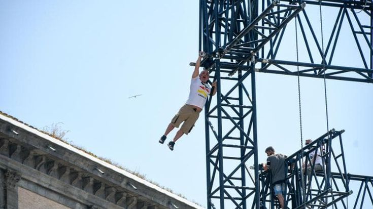 Piazza Plebiscito, giugno 2021: la protesta del disoccupato “volante”