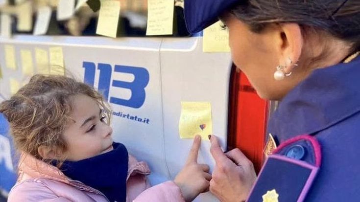 Camper rosa della polizia in piazza Pia contro la violenza sulle donne: anonimato per chi denuncia