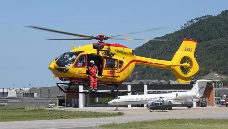Vigili del fuoco contro Regione: “Vuole tagliare la convenzione sull’elisoccorso: assist ai privati”